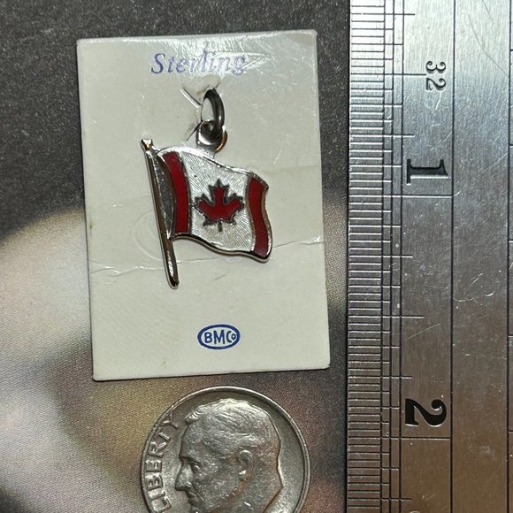 Vintage Circa 1969 Sterling Silver Enamel Canada Flag Travel Charm Penda… - Picture 2 of 5
